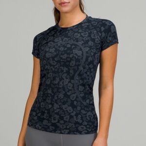 Lululemon Swiftly Tech Short Sleeve Shirt 2.0 Dappled Floral True Navy Size 12